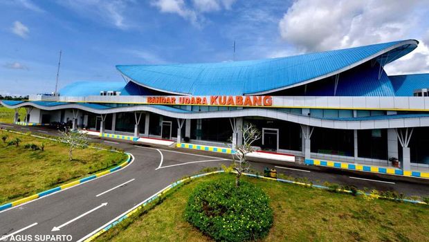 Presiden Jokowi meresmikan Terminal Bandara Kuabang Kao, Halmahera Utara, Maluku Utara, Rabu (24/3). Jokowi minta frekuensi penerbangan ditingkatkan.