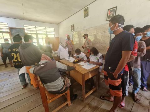 Kegiatan vaksinasi COVID-19 di Distrik Sugapa, Kabupaten Intan Jaya, Papua
