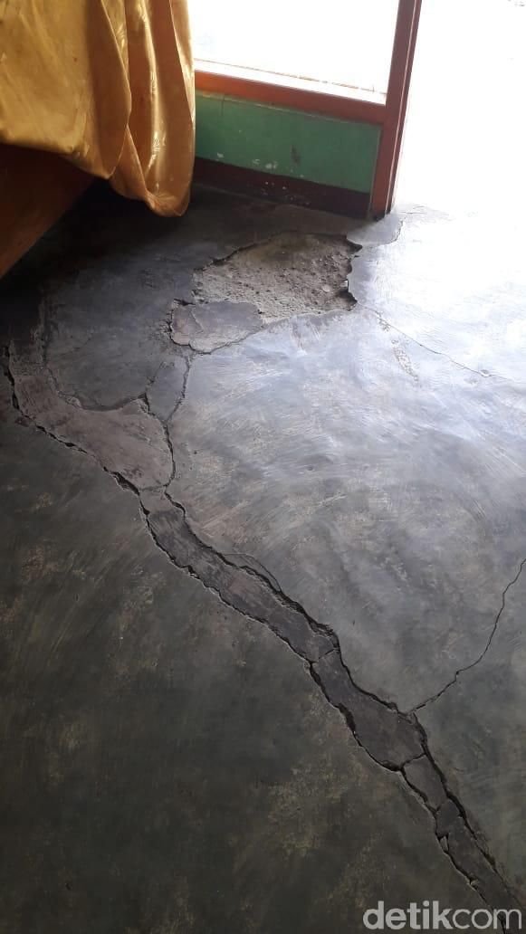 Kerusakan di Puskesmas Camplong, Kabupaten Kupang, NTT, 24 Maret 2021. (Arni Sulistiawati/detikcom)