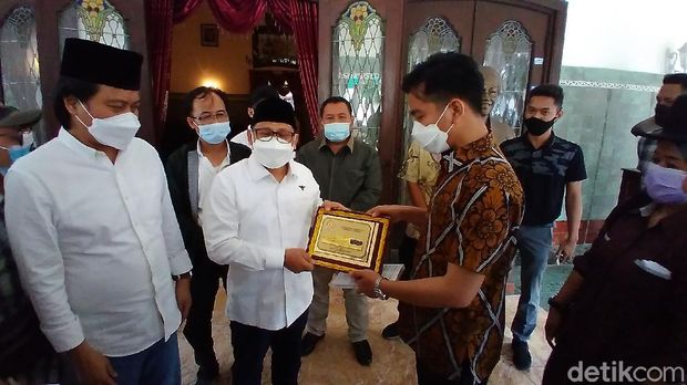 Ketum PKB Muhaimin Iskandar alias Cak Imin, menemui Wali Kota Solo Gibran Rakabuming Raka di rumah dinas Loji Gandrung, Solo, Rabu (24/3/2021).
