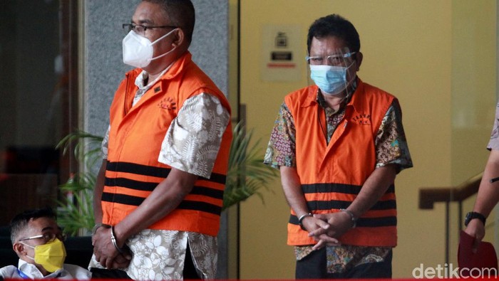 Dua pejabat Kementerian ATR/BPN Gusmin Tuarita dan Siswidodo ditahan KPK. Keduanya diduga menerima gratifikasi senilai Rp 22 miliar.
