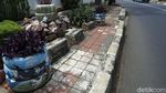Kreatif, Ban Bekas Disulap jadi Berbagai Hiasan di Halim