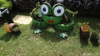 Ada bentuk sepeda motor, hewan, ondel-ondel, ikan maupun pot bunga.