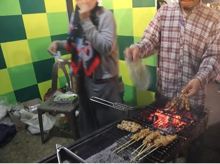 mahasiswa indonesia jualan sate hingga siomay di pakistan.