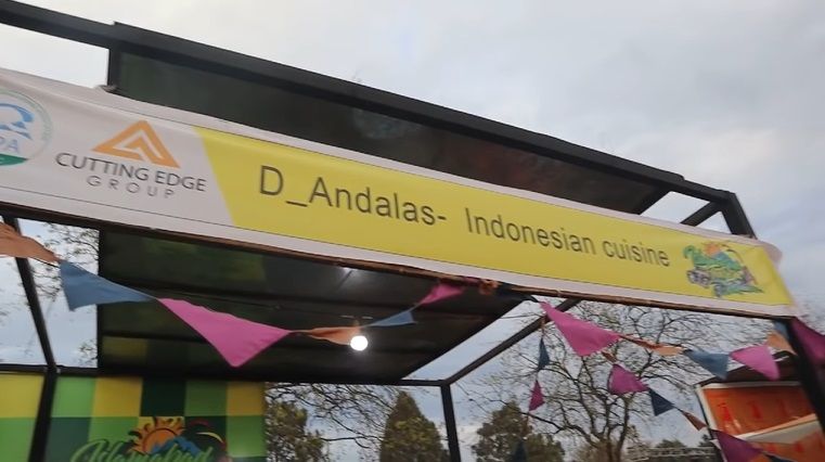 mahasiswa indonesia jualan sate hingga siomay di pakistan.