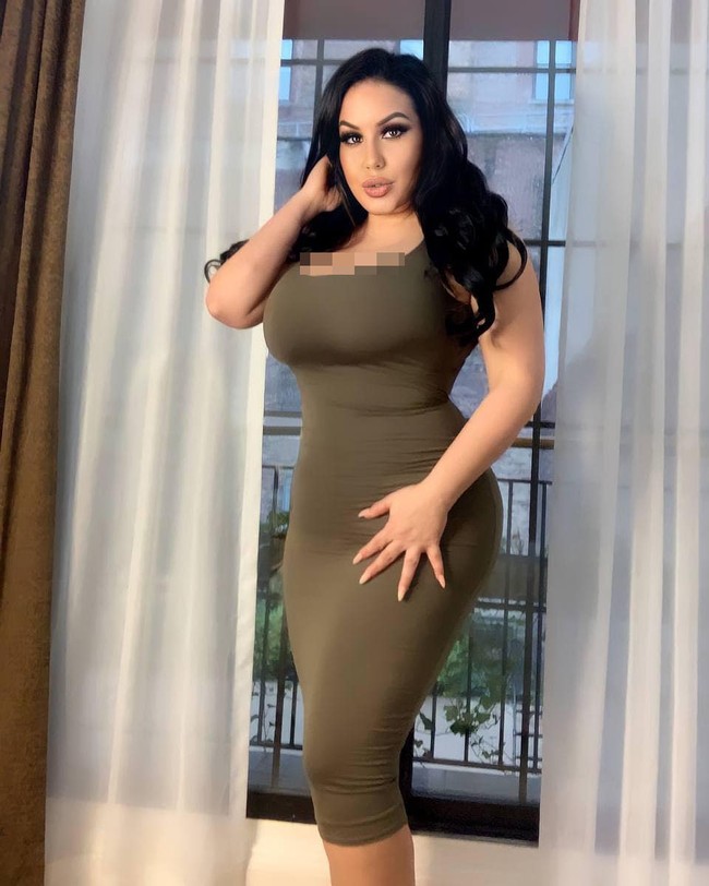 Marcela memiliki seorang putri yang kini tengah kuliah di jurusan hukum hukum dan memiliki utang pinjaman pendidikan senilai £46.000 atau Rp 911 jutaan. Ia pun berencana untuk melunasinya dengan pekerja sampingan sebagai model seksi. Foto: Instagram