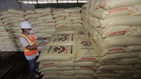 Sistem distribusi juga menjadi fokus Pupuk Kaltim dalam menjaga ekosistem pertanian di tengah tantangan musim tanam tahun ini. Tercatat per 19 Maret 2021, sebanyak 210.494 ton stok pupuk telah tersedia di gudang-gudang Pupuk Kaltim yang tersebar di sejumlah wilayah tanggung jawab Perusahaan. Jumlah ini di atas ketentuan stok minimal 2 minggu sesuai ketentuan pemerintah.