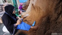 Pandemi virus Corona meningkatkan kembali gairah bercocok tanam di kalangan masyarakat. Sejumlah bisnis terkait pertanian dan perkebunan pun turut kecipratan rezeki.