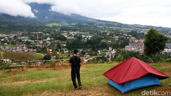 Pandemi virus Corona berdampak cukup parah pada sektor pariwisata. Sejumlah objek wisata di Indonesia pun jatuh bangun bertahan dari hantaman pandemi COVID-19.