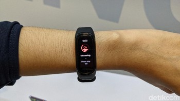 Oppo Band dilengkapi dengan sensor SpO2 yang bisa memonitor oksigen setiap detik, bahkan saat pengguna sedang tidur. Foto: Virgina Maulita Putri/detikINET