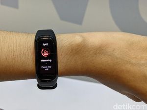 5 Rekomendasi Smartband Murah Bantu Ukur Saturasi Oksigen Darah