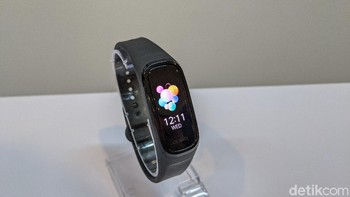 Oppo Band meluncur di Indonesia sebagai gelang pintar pertama dari Oppo. Foto: Virgina Maulita Putri/detikINET