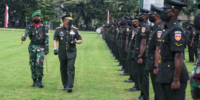 Pelantikan bintara TNI AD Program Otsus di Lapangan Kodam Diponegoro