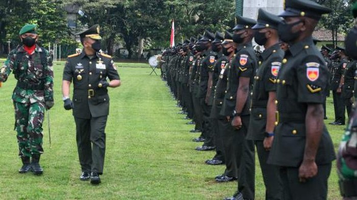 Pelantikan bintara TNI AD Program Otsus di Lapangan Kodam Diponegoro