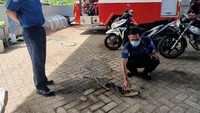 Andi juga menuturkan banyak dugaan atau kemungkinam asal usul buaya yang ditemukan di persawahan di Desa Jono, Temayang tersebut. Ada banyak dugaan berasal dari mananya buaya ini. Yang pasti buaya itu hidupnya di muara. Atau bisa juga karena sering banjir, buaya ini bisa lompat hingga akhirnya ditemukan di persawahan, jelas Andi.