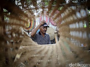Perajin Rotan di Ibu Kota Terus Berkarya Meski Terdampak Pandemi