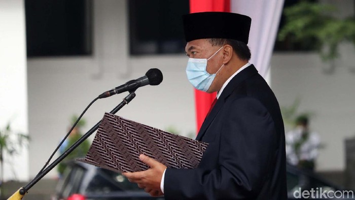 Upacara Peringatan 75 Tahun Peristiwa Bandung Lautan Api di Halaman Balai Kota Bandung, Rabu (24/3). Wali Kota Bandung Oded M Danial ajak warga lawan Corona.