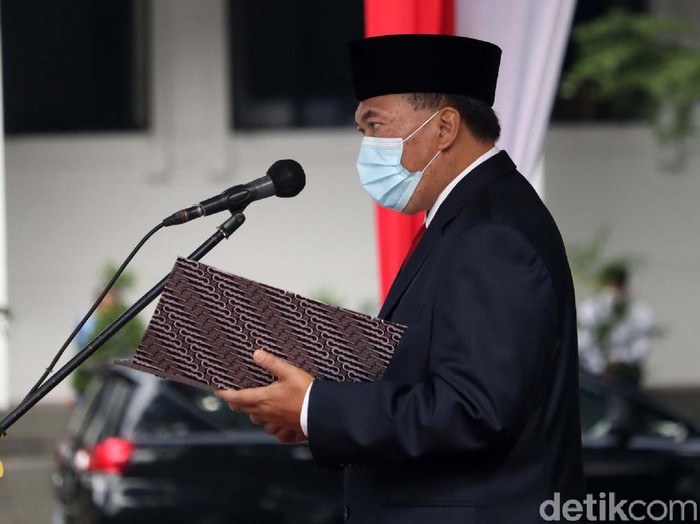 Upacara Peringatan 75 Tahun Peristiwa Bandung Lautan Api di Halaman Balai Kota Bandung, Rabu (24/3). Wali Kota Bandung Oded M Danial ajak warga lawan Corona.