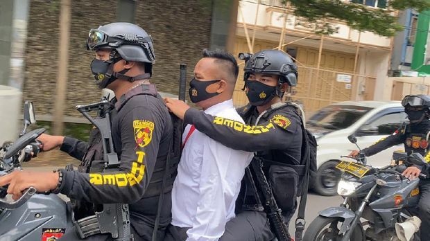 Polisi gadungan ditangkap di Pantai Losari, Makassar (dok. Istimewa)
