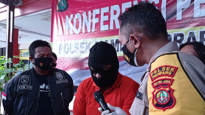 Polsek Mampang Prapatan tangkap polisi gadungan pemeras remaja.
