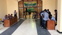 Arena kongres saat ini dijaga polisi.