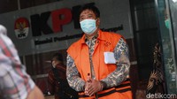 KPK juga memerika Direktur PT Dua Putra Perkasa Pratama Suharjito terkait kasus korupsi yang serupa.