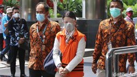 Sosok lain yang juga turut menjalani pemeriksaan di KPK adalah Melia Boentaran. Ia diketahui terjerat kasus korupsi di Bengkalis.