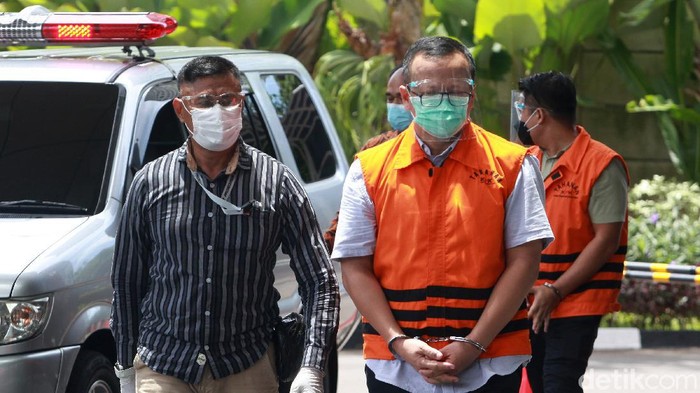 Potret Para Pemakai Rompi Oranye yang Wara-wari di KPK Hari Ini KPK periksa sejumlah tersangka dari berbagai kasus korupsi. Beberapa tersangka yang diperiksa hari ini yakni eks Menteri KKP Edhy Prabowo hingga Melia Boentaran