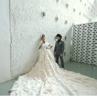 Adapun Atta  memakai setelan formal abu-abu dengan dalaman dan sneakers hitam. (Foto: YouTube/Atta Halilintar)