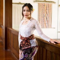 Prilly Latuconsina baru saja terlihat menghabiskan waktu liburannya untuk bertolak ke Bali. Momen-momen berliburnya itu dibagikan oleh Prilly melalui akun Instagram pribadinya. Foto: dok. Instagram/@dhikaananta