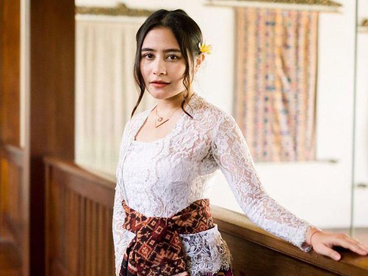 7 Pesona Prilly Latuconsina Cantik Berbalut Kebaya Bali, Bikin Netizen Terpana