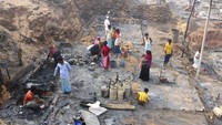 Kamp pengungsian Rohingnya di Bangladesh terbakar hebat pada Senin (22/3) sore. AP Photo/ Shafiqur Rahman
