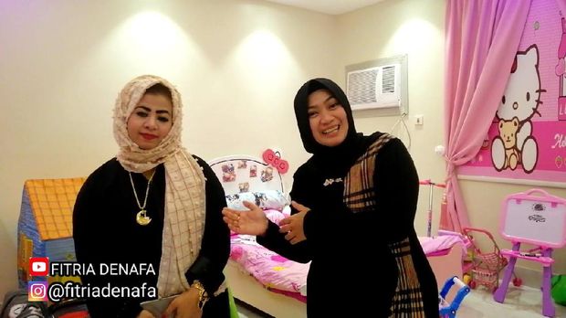 Fitria (kiri) dan Rama Rasa (kanan). Kisah wanita Madura yang menikah dengan bule Arab.