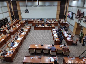 Rapat Komisi III, PPATK Dicecar soal Pemblokiran Rekening FPI