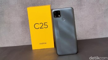 Kapasitas baterainya juga lebih jumbo yaitu 6.000 mAh dengan dukungan pengisian cepat 18W dan fitur seperti AppQuick Freeze dan Super Power Saving Mode. Varian warna yang di-unboxing adalah water grey. Foto: Adi Fida Rahman/detikINET