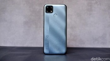 Realme C21 melewati 23 tahap pengujian, mulai dari penggunaan sehari-hari dan pengujian ekstrem untuk mendapatkan sertifikasi ini. Foto: Adi Fida Rahman/detikINET