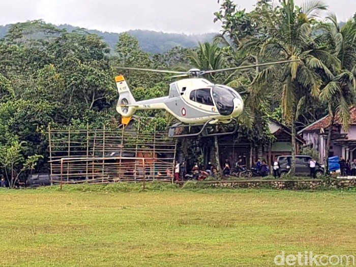 Ridwan Kamil naik helikopter saat resmikan jembatan penghubung Sukabumi dan Cianjur