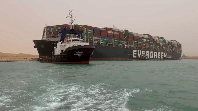 Terusan Suez Macet, Penyebabnya Kapal Kontainer Kandas Terusan Suez Macet, Penyebabnya Kapal Kontainer Kandas