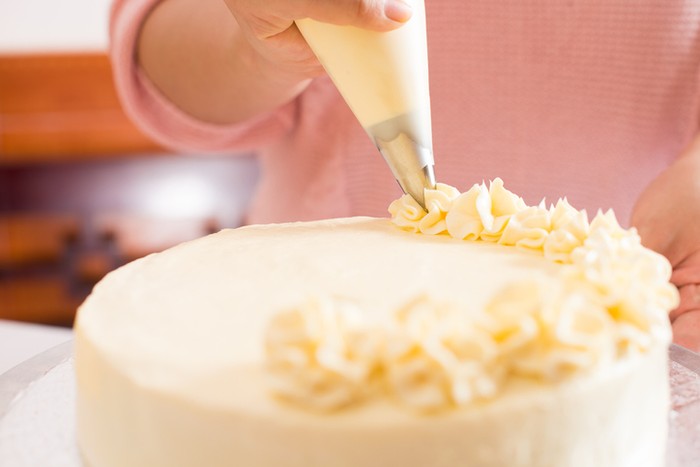 tips membuat buttercream yang enak untuk dekorasi pada lunch box cake Korea.