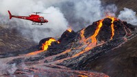 Sebuah helikopter milik pasukan penjaga pantai dikirim untuk menyurvei daerah tersebut.