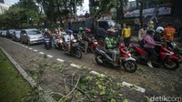 Kemacetan kendaraan terlihat di Bundaran Senayan dari arah Monas menuju Blok M.