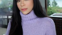 Rilis single terbaru yang terinspirasi dari kata Gelay punya Nissa Sabyan. Vebrie Verona tengah jadi sorotan. Sebelumnya ia disorot setelah mengikuti ajang pencarian bakat di Amerika. Foto: Instagram @vebrie_verona