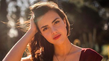 Dikutip detikINET dari CNBC, Botez pendapatannya saat ini sebagai streamer catur profesional lebih dari USD 100 ribu per tahun atau sekitar Rp 1,4 miliar. Jumlah itu saat ini diperkirakan terus bertambah. Foto: Instagram/@missbotez