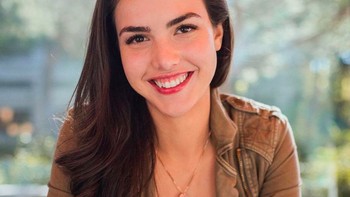 Botez pun telaten membangun audiens online. Saat ini di platform game Twitch, follower-nya sudah lebih dari 700 ribu, lebih dari 300 ribu di YouTube dan punya lebih dari 320 ribu pengikut di Instagram. Botez cukup aktif pula main di Chess.com di mana ia gabung sejak tahun 2016. Foto: Instagram/@missbotez