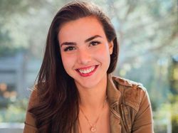 Alexandra, Pecatur Wanita Jagoan Berparas Menawan