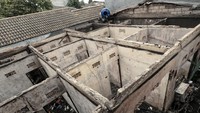 Ini potret dari atas lokasi kebakaran di Matraman yang menewaskan 10 orang. Bangunan yang terbakar adalah kontrakan yang berada di gang sempit. (Foto: Andhika Prasetia-detikcom)