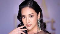 Anya Geraldine dikenal sebagai selebgram yang kerap mengunggah foto seksinya di Instagram. Foto: Instagram/@leoafandi_makeup