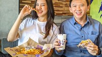 Saat Taco Bell pertama buka di Indonesia, Anya Geraldine pernah mengunjunginya. Ia pun bertemu dengan Basuki Tjahja Purnama alias Ahok dan berfoto bersama. Foto: Instagram @anyageraldine