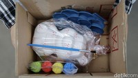 Paket yang dijual lengkap dengan alat lukis dan bisa dikirim hampir ke seluruh wilayah Indonesia.  
