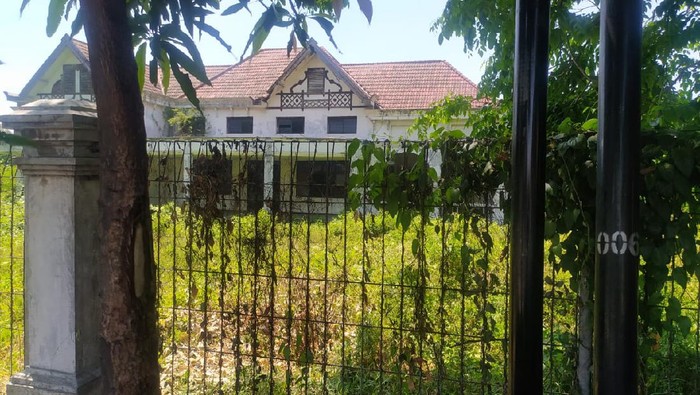 bangunan bekas pabrik gula dimasa penjajahan Belanda.di sidoarjo angker